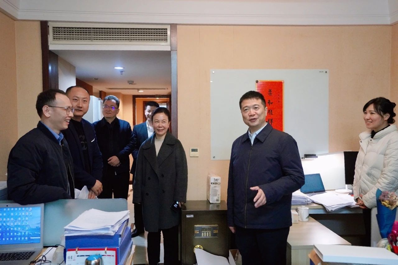 温暖启航，，，，，，，，共赴新篇！—— 省必赢亚洲集团领导走访慰问干部职工