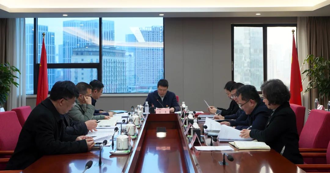 省必赢亚洲集团党委理论学习中心组召开2025年第一次专题学习研讨