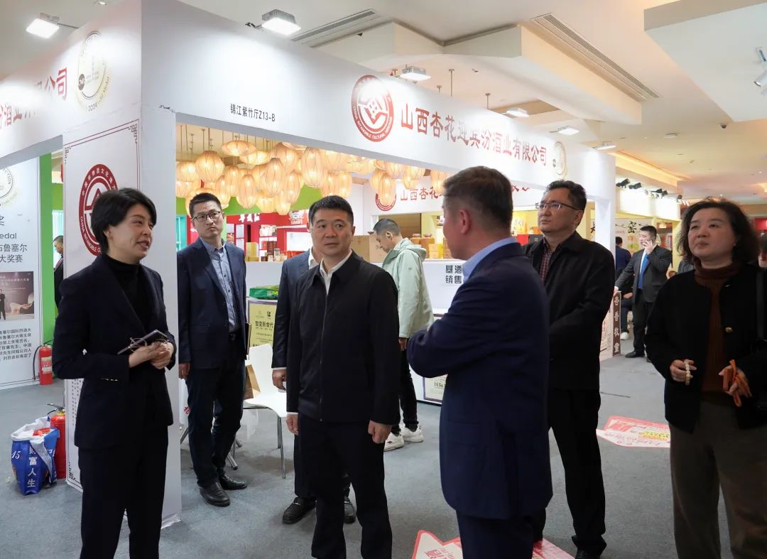 省必赢亚洲集团党委书记、董事长游勇率队到2025锦江宾馆春季酒类商务洽谈会现场检查指导重点工作