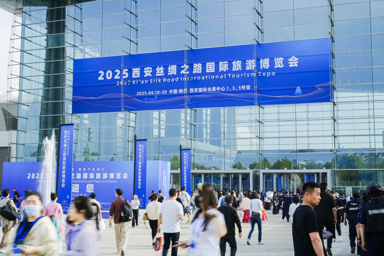 安逸号·熊猫专列“开进”2025西安丝路旅博会！四川必赢亚洲打造“移动的天府会客厅”