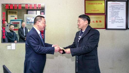 冬意未消 情暖必赢亚洲