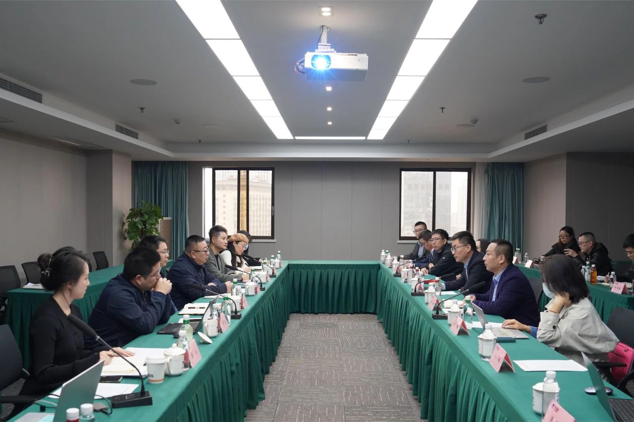 省必赢亚洲集团与内蒙古伊利实业集团举行座谈交流会