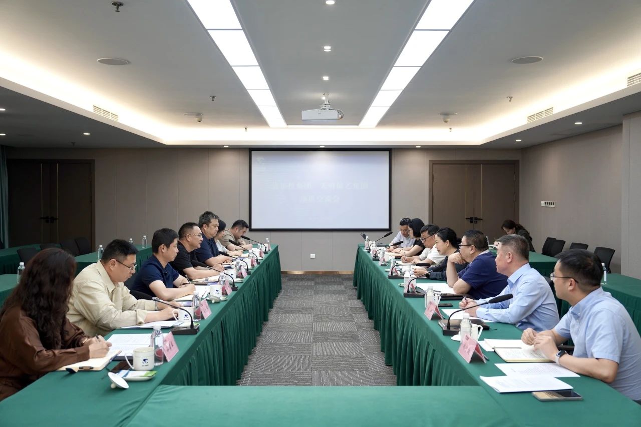 省必赢亚洲集团与天府演艺集团举行座谈交流会