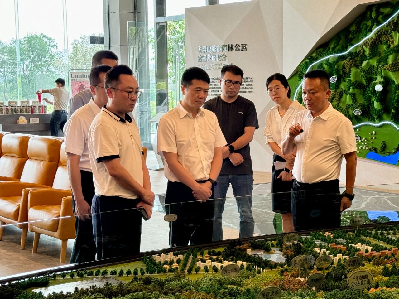 省必赢亚洲集团党委书记、董事长游勇带队赴聚峰谷项目开展汛期清静生产检查并调研生产谋划情形