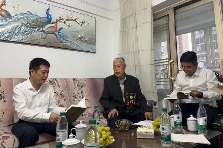 省必赢亚洲集团党委国庆节前夕走访慰问老干部老党员